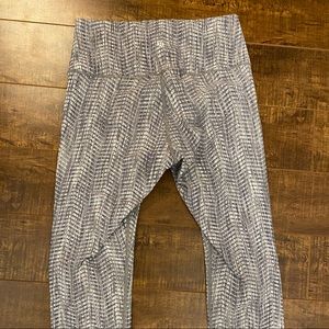 Lululemon wander under Crop Size 8